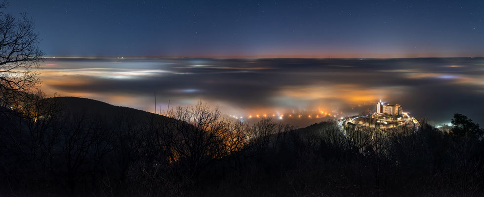 Morgennebel am Sühnekreuz