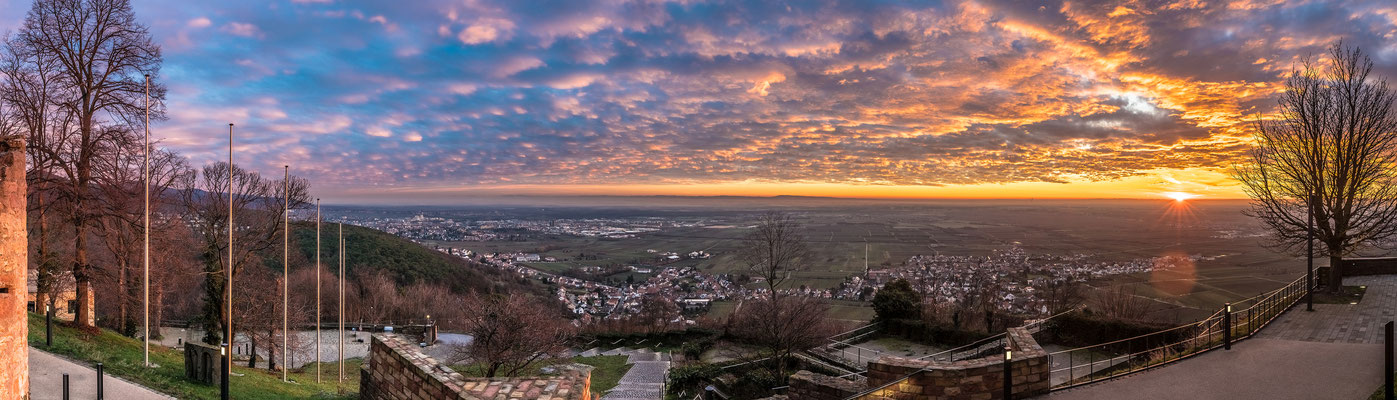 Sonnenaufgang am Hambacher Schloss