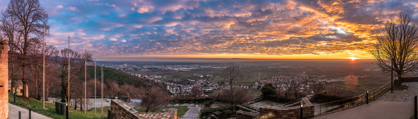 Sonnenaufgang am Hambacher Schloss