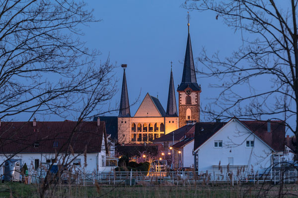 Geinsheimer Kirche im Abendlicht