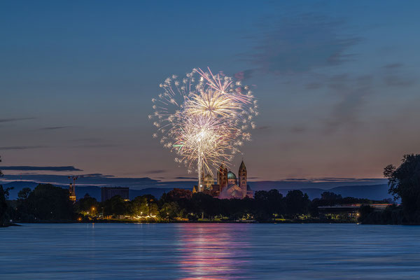 Feuerwerk zum Brezelfest in Speyer