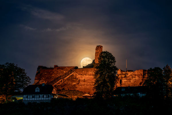 Vollmondaufgang bei der Ruine Altdahn