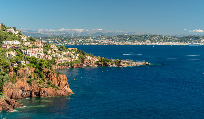 Berge und Meer bei Theoule sur Mer