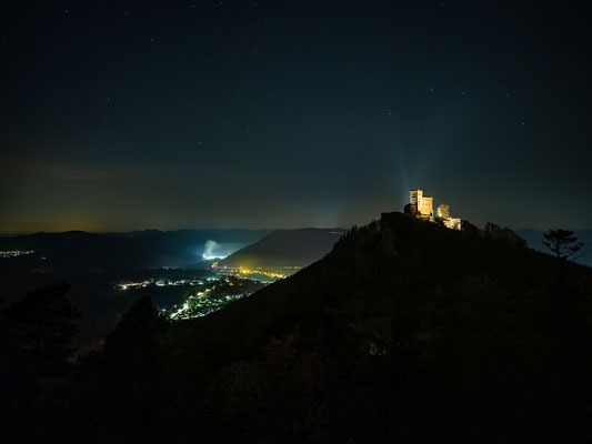 Nächtlicher Blick zum Trifels