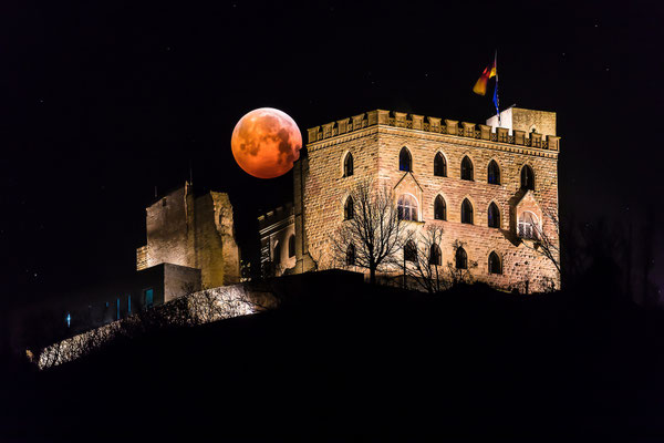 Mondfinsternis am Hambacher Schloss