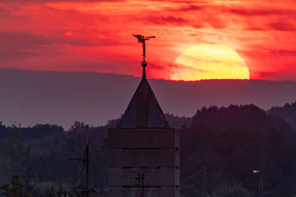 Sonnenaufgang an der Martin-Luther-Kirche