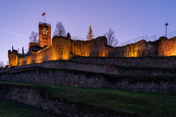 Weihnachtsbeleuchtung an der Wachtenburg