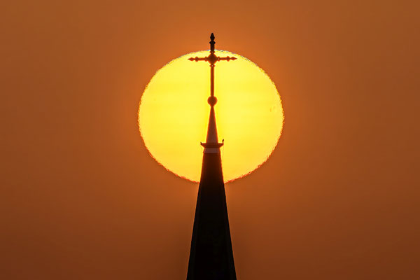 Sonnenaufgang im Saharastaub
