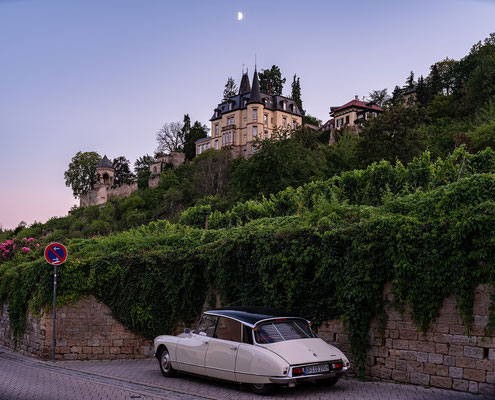 Abendstimmung mit Mond am Haardter Schloss