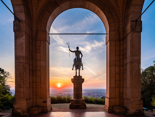 Sonnenaufgang am Siegesdenkmal