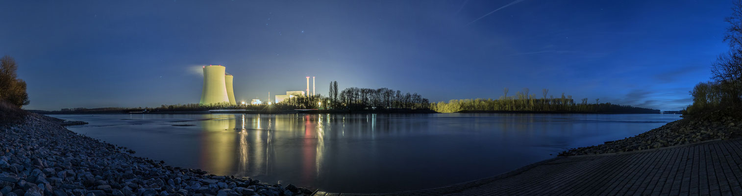 Der Rhein und das Atomkraftwerk Philippsburg