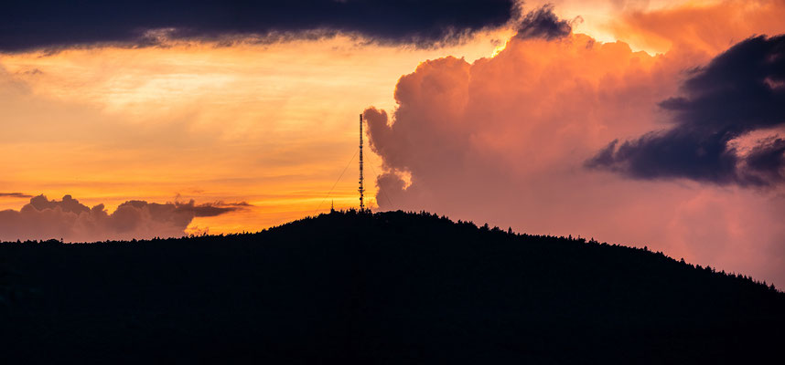 Sonnenuntergang hinter dem Weinbietturm