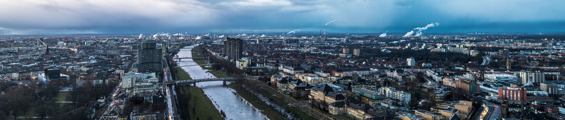 Blick auf Mannheim und Ludwigshafen vom Fernsehturm