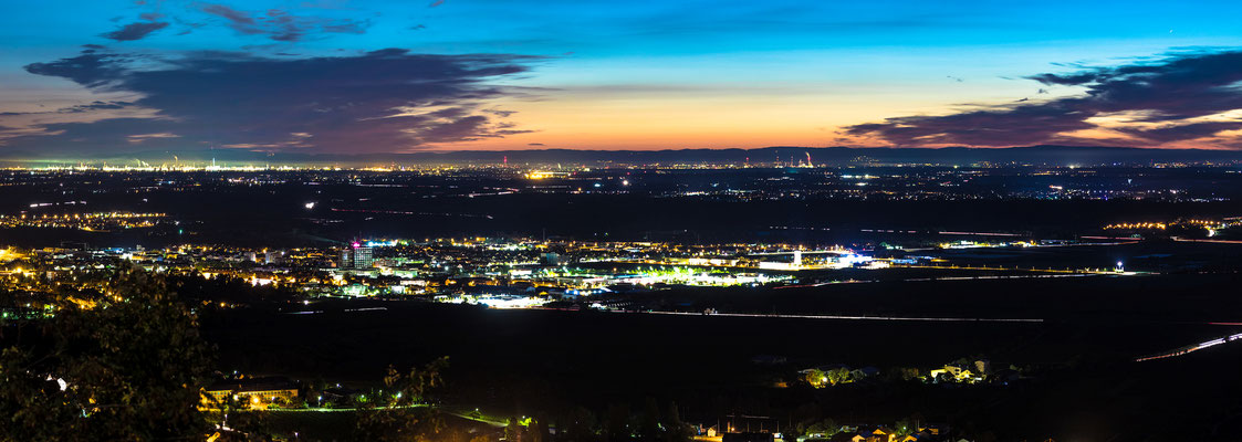 Blick in die Rheinebene vom Hambacher Schloss