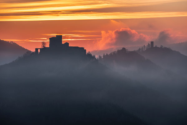 Dunstiger Wintermorgen am Sommerfels