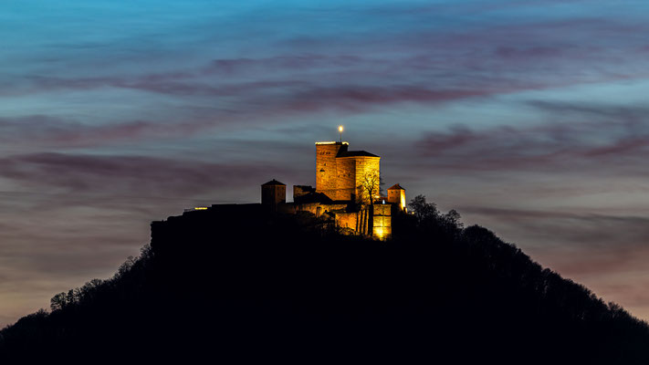 Farbenfroher Abendhimmel am Trifels