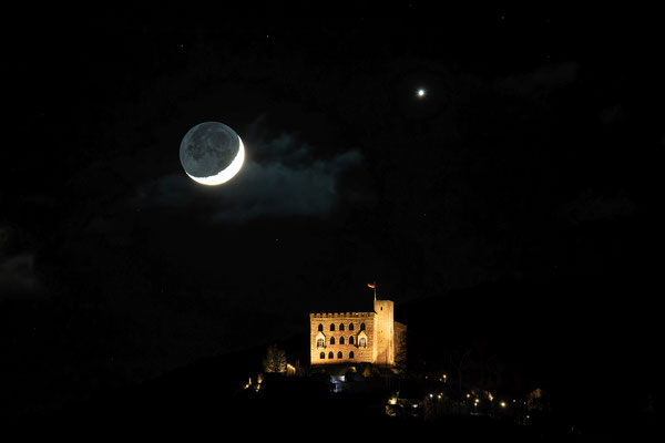 Untergang von Mond und Venus hinter dem Hambacher Schloss