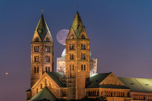 Monduntergang hinter dem Speyerer Dom