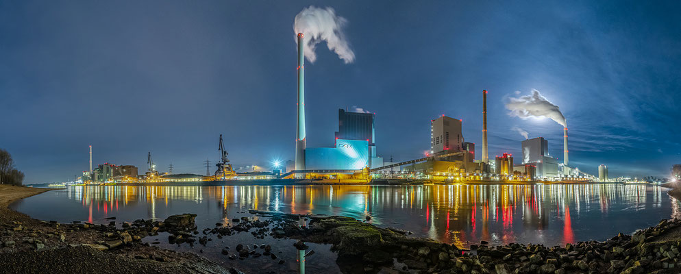 Winternacht am Großkraftwerk Mannheim, 100 x 35 cm, Aluminium-Wechselrahmen, Fotodruck auf hochwertigem Hahnemühle-Karton mit Passepartout, 190 €