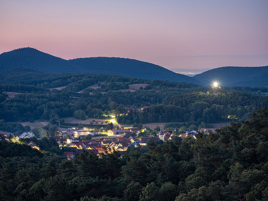 Gossersweiler-Stein in der Morgendämmerung