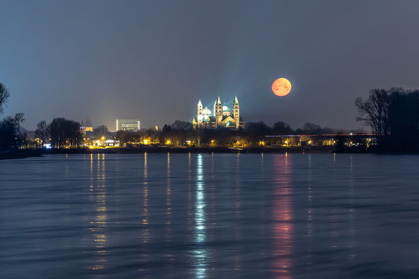 Monduntergang hinter dem Speyerer Dom