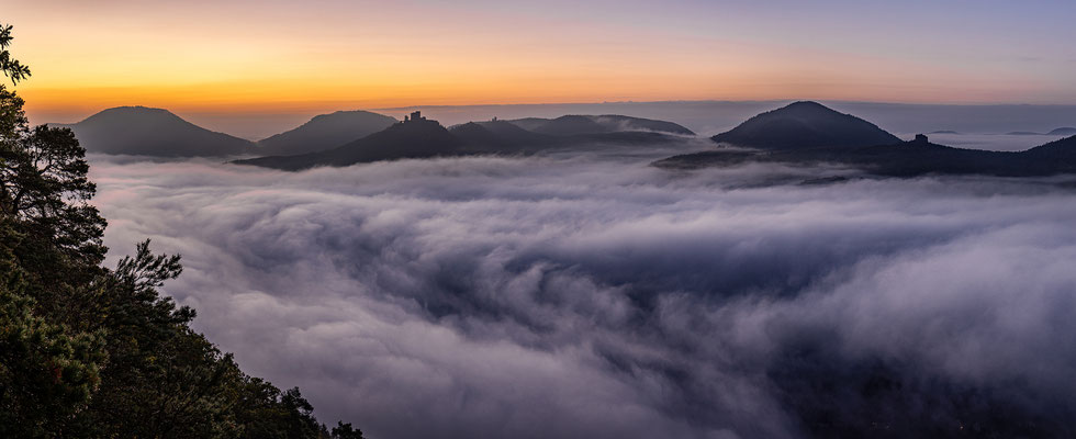 Herbstnebel am Sommerfels