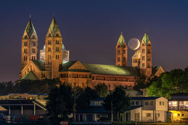 Monduntergang hinter dem Speyerer Dom