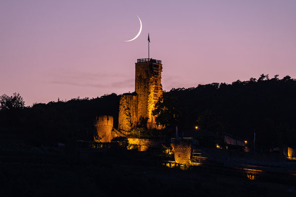 Mondsichel hinter der Wachtenburg