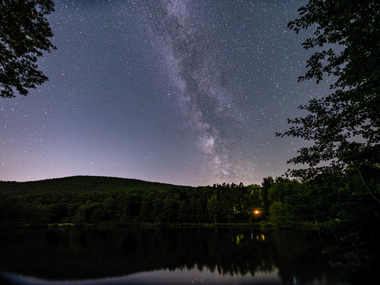 Milchstraße an einem See bei Sankt Martin