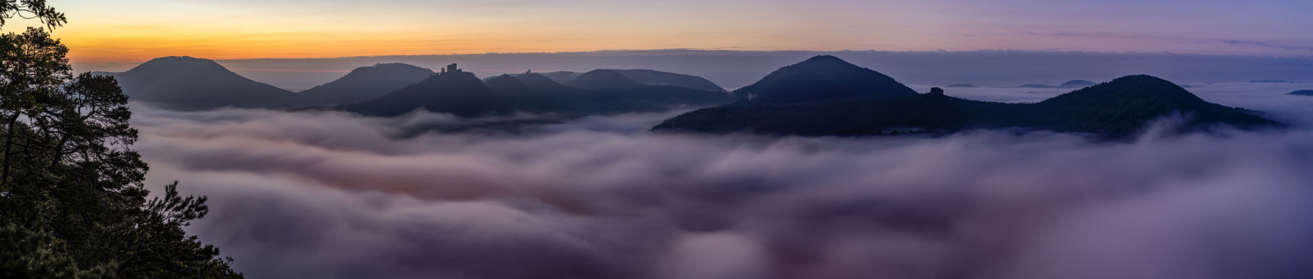 Herbstnebel am Sommerfels