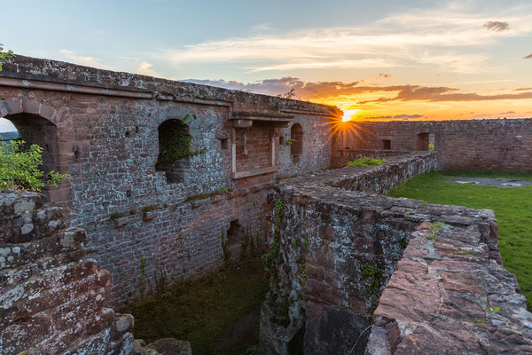 Sonnenuntergang auf der Ruine Lindelbrunn