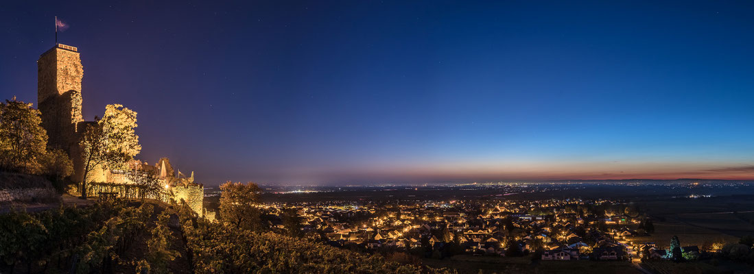 Wachtenburg im ersten Dämmerlicht