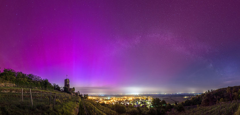 Fast ein Jahrhundertereignis: extrem starke Polarlichter über der Wachtenburg