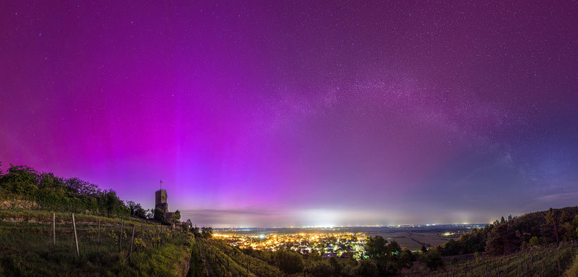 Fast ein Jahrhundertereignis: extrem starke Polarlichter über der Wachtenburg