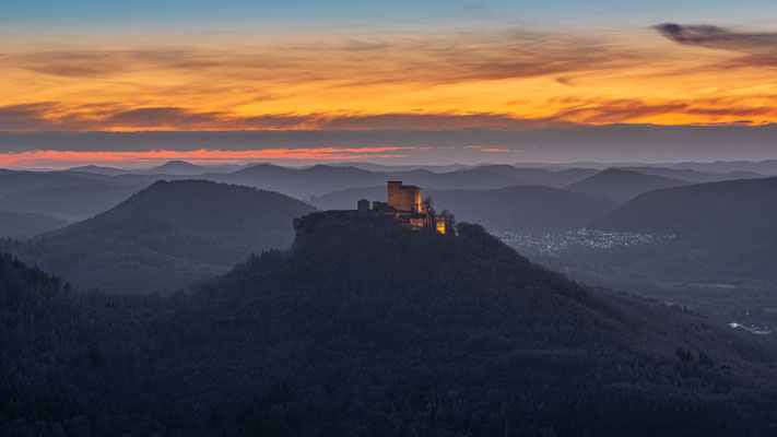 Sonnenuntergang und Blaue Stunde am Hohenberg