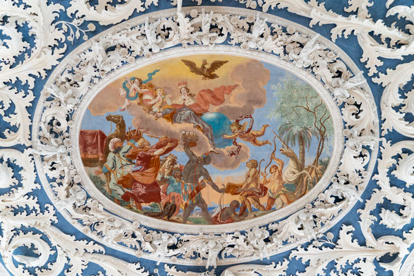 Mittelbild der Decke mit Darstellung der Aotheose des Hauses Habsburg