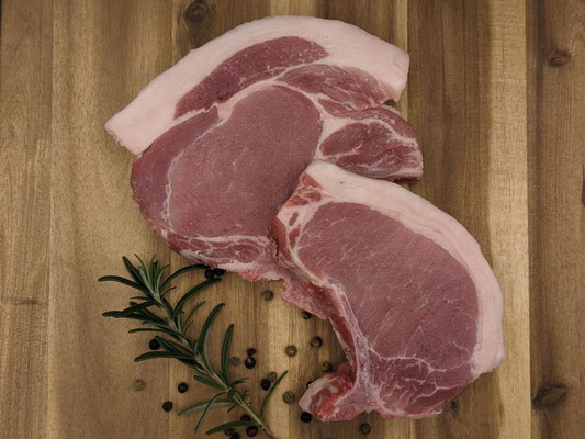 Leckere Koteletts mit Fettrand vom Weideschwein