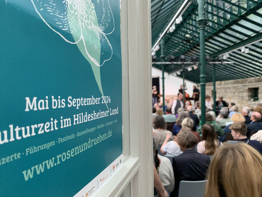 31. Mai 2024 - Derneburg - Jelemo bittet zum Tanz. Foto: Rosen&Rüben