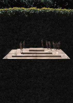 Awaiting / bronze / 40×180×180cm / 1997-2006　期待 / ブロンズ