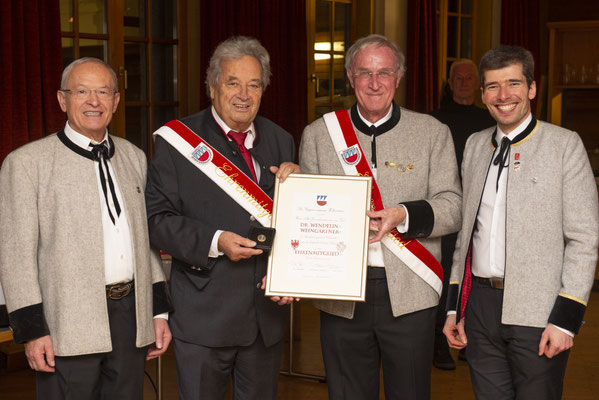 01. Dezember 2018: Mit Erzbischof Dr. Alois Kothgasser und dem größten Tiroler Männerchor in den Advent - Ernennung von Alt-Landeshauptmann Dr. Wendelin Weingartner zum "Ehrenmitglied der Sängervereinigung Wolkensteiner"
