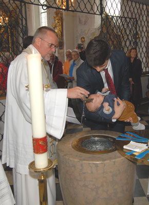 01. September 2018: Taufe von Daniel Franz Bruno Dallapozza - Der Moment der heiligen Taufe