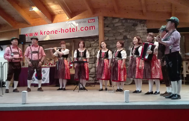 17. Juni 2019: Tiroler Abend - Ein Auftritt der "Tiroler Brauchtumsgruppe" aus Südkorea