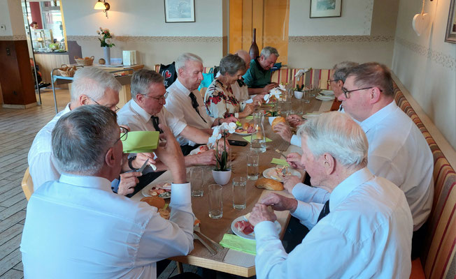17. Juli 2025: Senioren-Konzert - verdiente Jause nach dem Auftritt