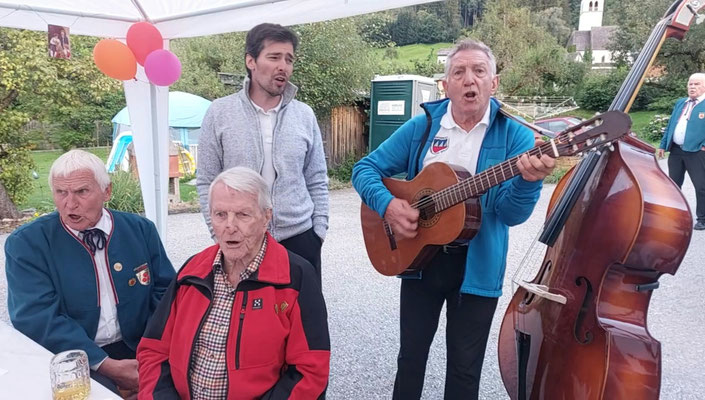 23. August 2025: 70er-Feier von Sängerkamerad Josef Kranebitter - stimmungsvolles, gemeinsames Singen