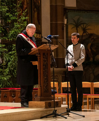 21. Dezember 2019: Besinnliches Adventsingen mit Erzbischof Dr. Alois Kothgasser und dem größten Tiroler Männerchor - Adventgedanken durch SE Altbischof Dr. Alois Kothgasser
