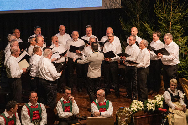 15. Dezember 2019: Weihnachtliche Weisen - Der "erweiterte" Männergesangsverein Hall in Tirol 
