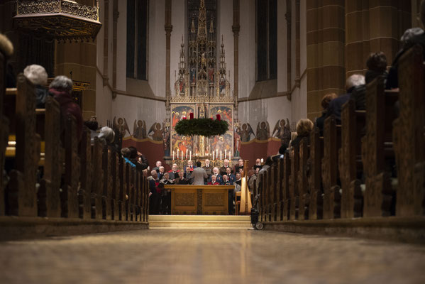 01. Dezember 2018: Mit Erzbischof Dr. Alois Kothgasser und dem größten Tiroler Männerchor in den Advent
