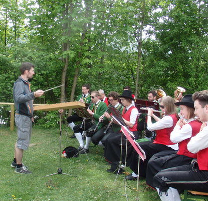 01. Mai 2018: St.Nikolauser Maifest - Unser Chorleiter versucht sich als Kapellmeister