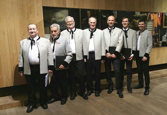13. Dezember 2019: Weihnachtliche Volksmusik - Das kurzfristig schnell zusammengestellte Ensemble der Sängervereinigung Wolkensteiner