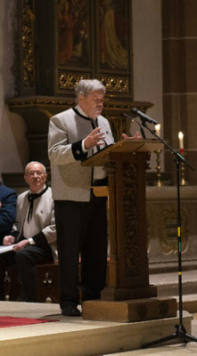 01. Dezember 2018: Mit Erzbischof Dr. Alois Kothgasser und dem größten Tiroler Männerchor in den Advent - Adventgedicht von Hartmann Eppacher
